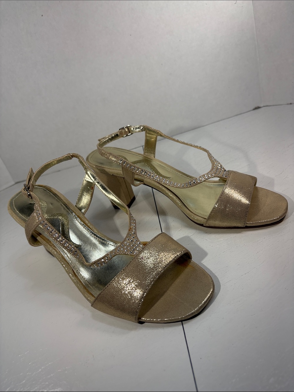 Nina Gold T-Strap Mid Heel Sandals Women’s 6